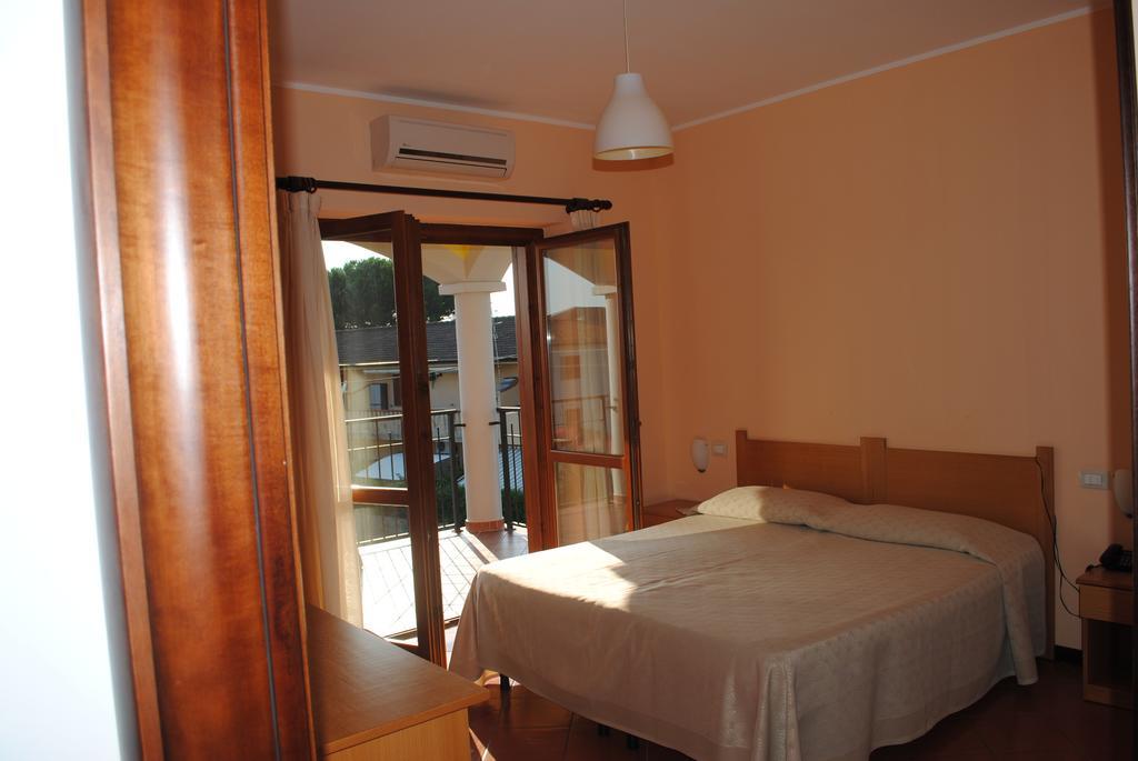 Larus Hotel Sangineto Buitenkant foto