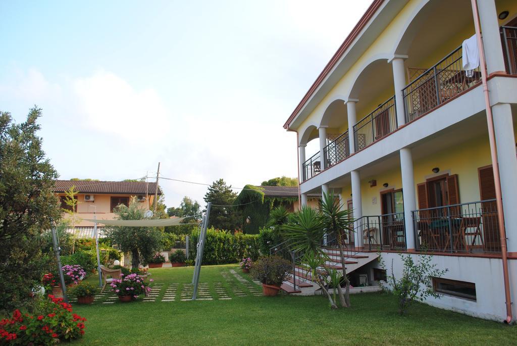 Larus Hotel Sangineto Buitenkant foto