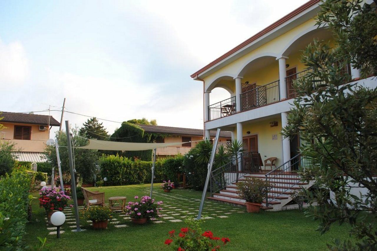 Larus Hotel Sangineto Buitenkant foto